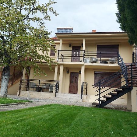 Отель Casa Luca Moldova Noua Экстерьер фото