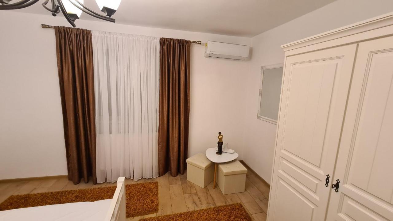 Отель Casa Luca Moldova Noua Экстерьер фото