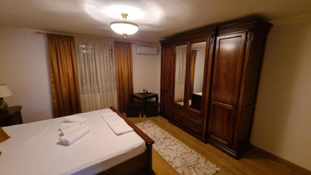 Отель Casa Luca Moldova Noua Экстерьер фото
