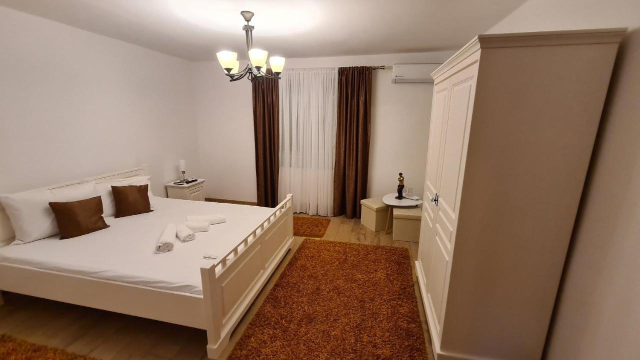 Отель Casa Luca Moldova Noua Экстерьер фото