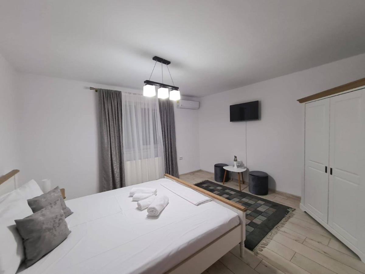 Отель Casa Luca Moldova Noua Экстерьер фото