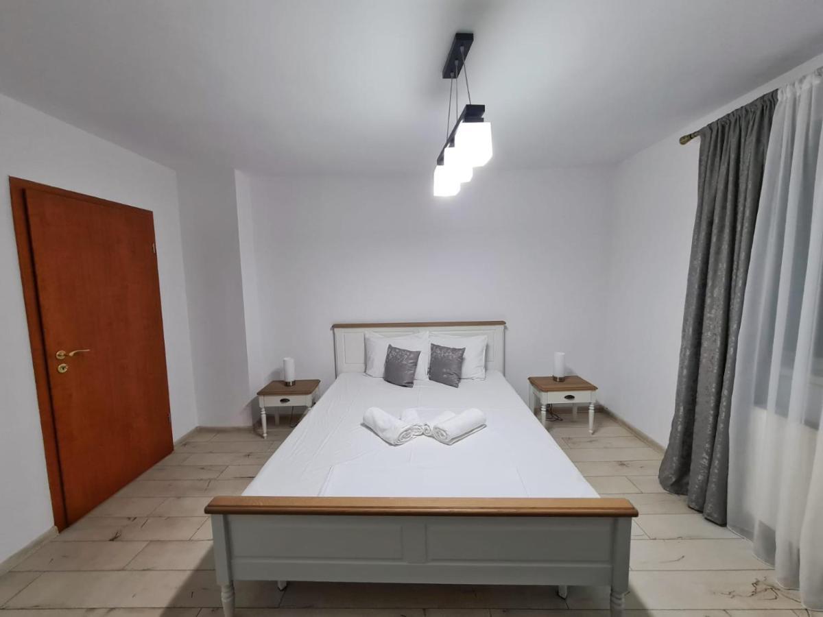 Отель Casa Luca Moldova Noua Экстерьер фото