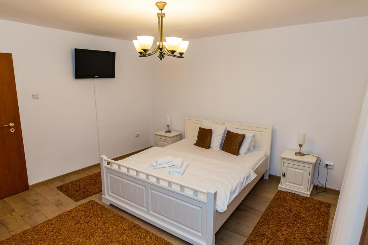 Отель Casa Luca Moldova Noua Экстерьер фото