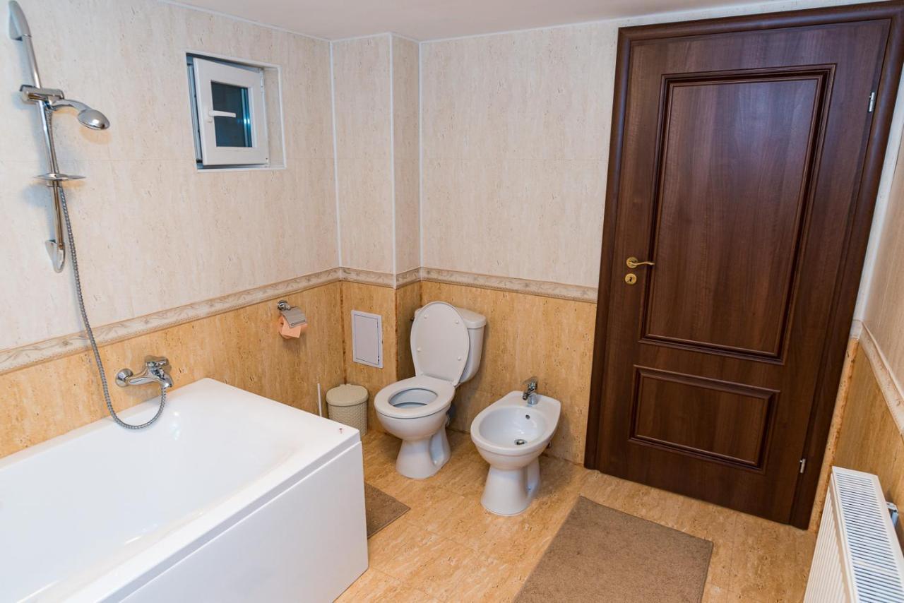 Отель Casa Luca Moldova Noua Экстерьер фото