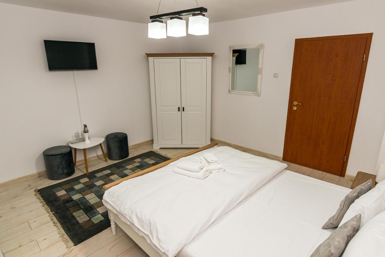 Отель Casa Luca Moldova Noua Экстерьер фото
