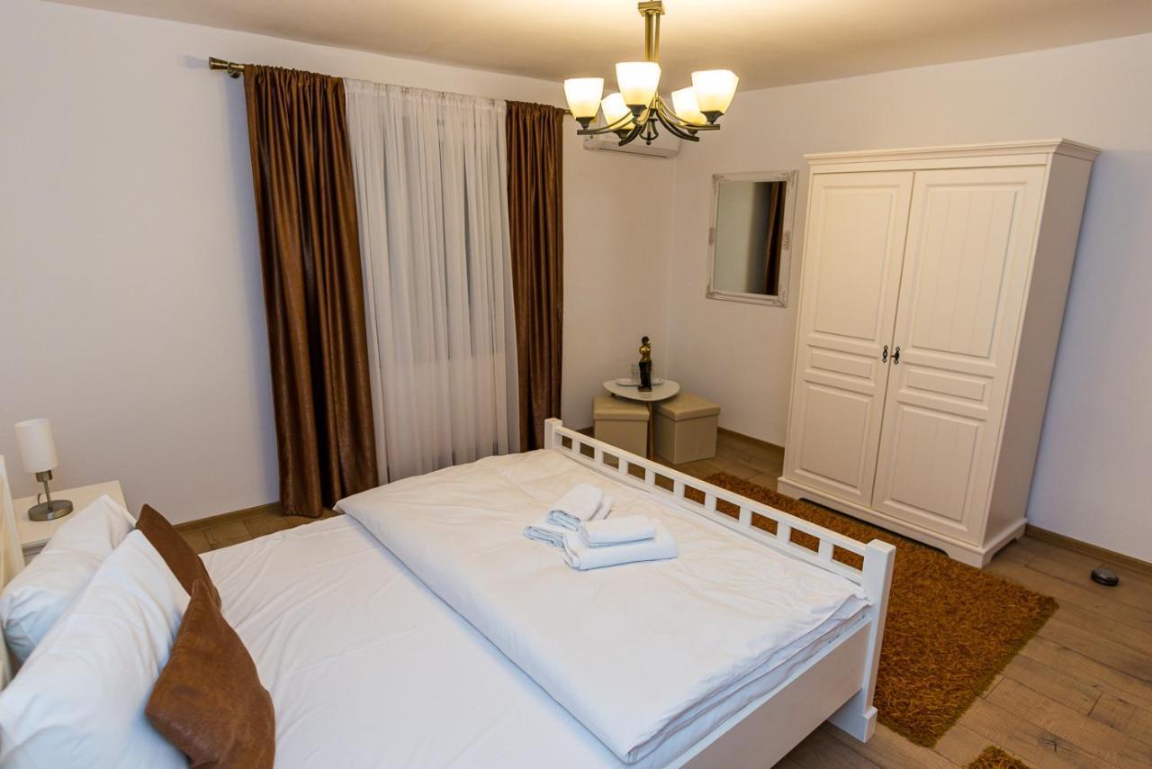 Отель Casa Luca Moldova Noua Экстерьер фото