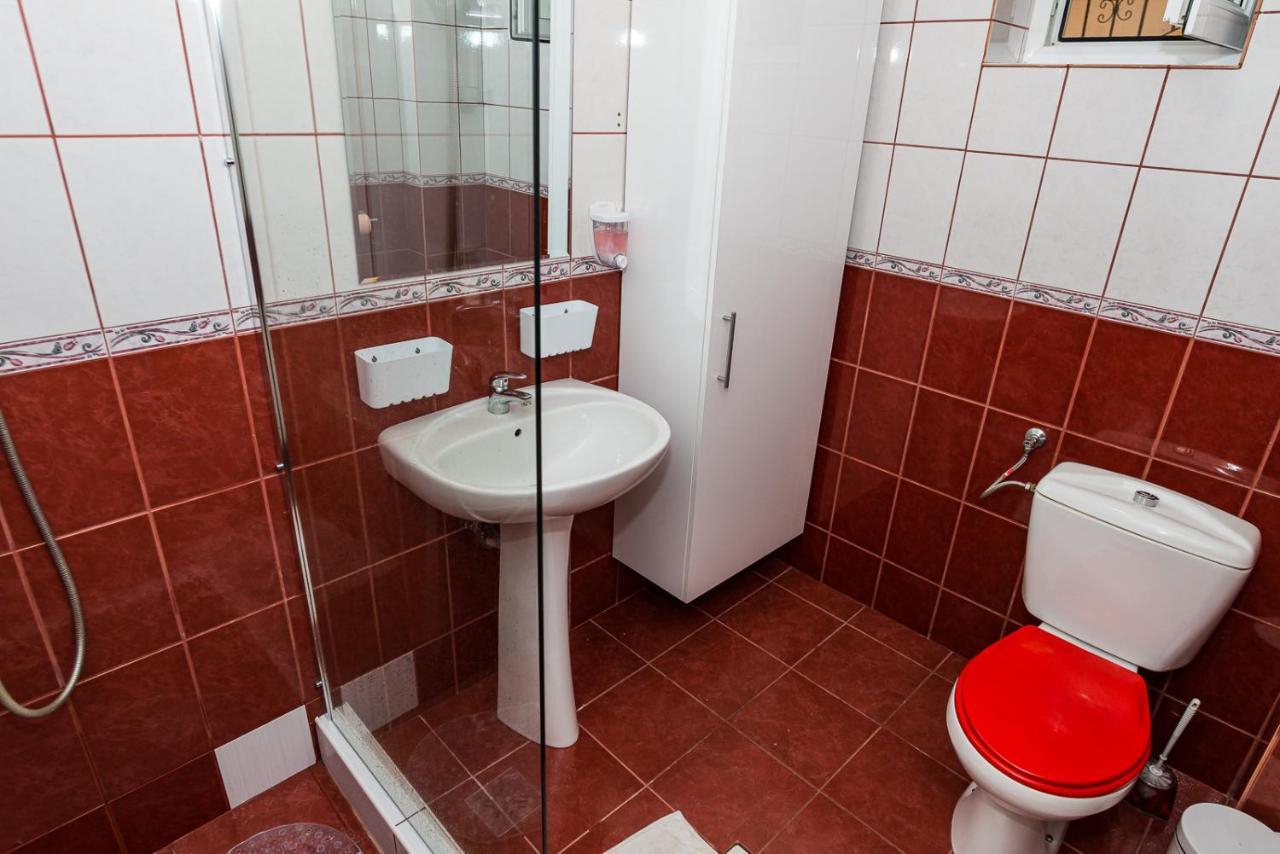 Отель Casa Luca Moldova Noua Экстерьер фото