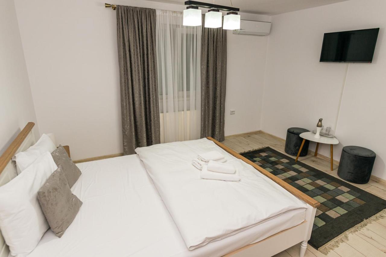 Отель Casa Luca Moldova Noua Экстерьер фото