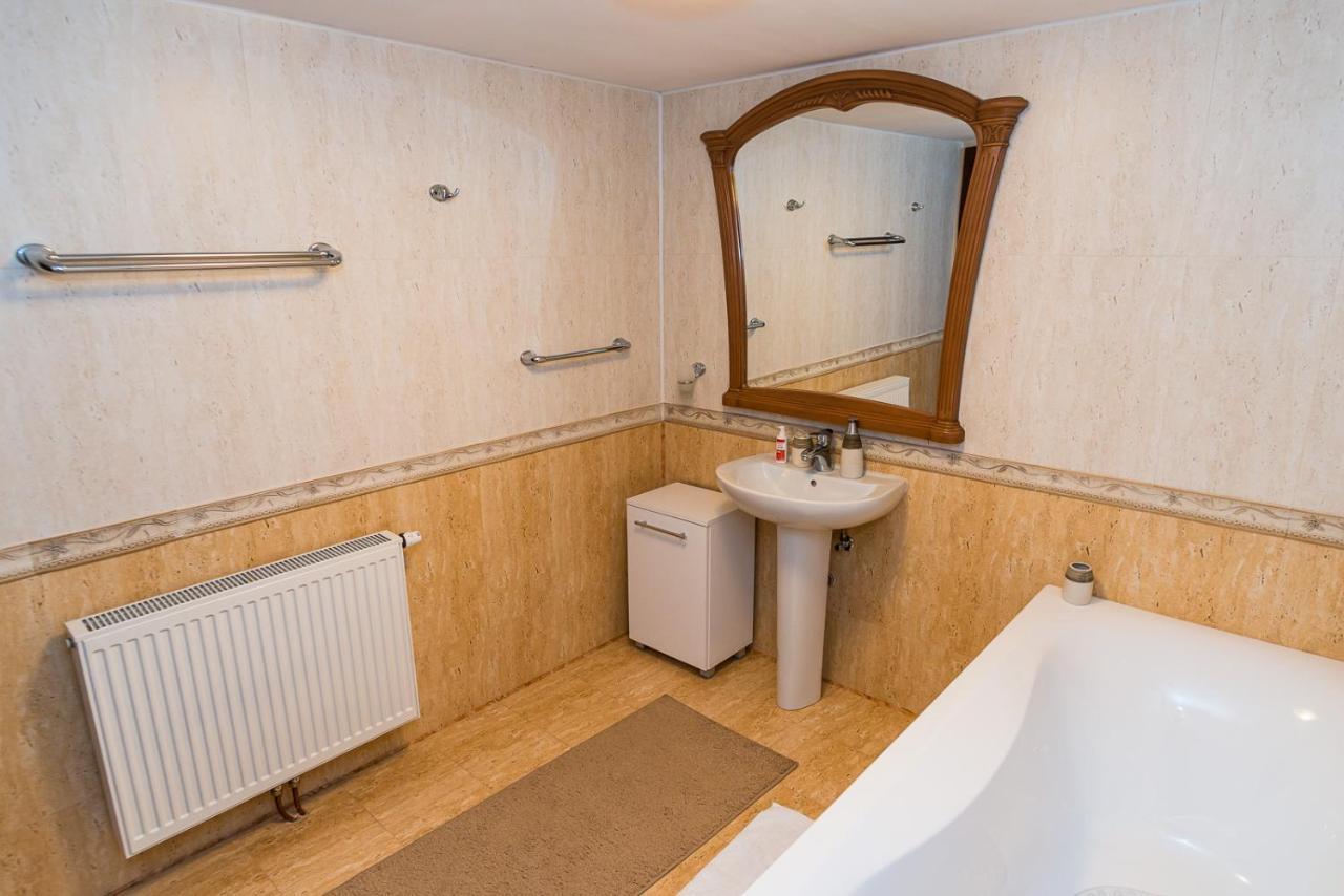 Отель Casa Luca Moldova Noua Экстерьер фото