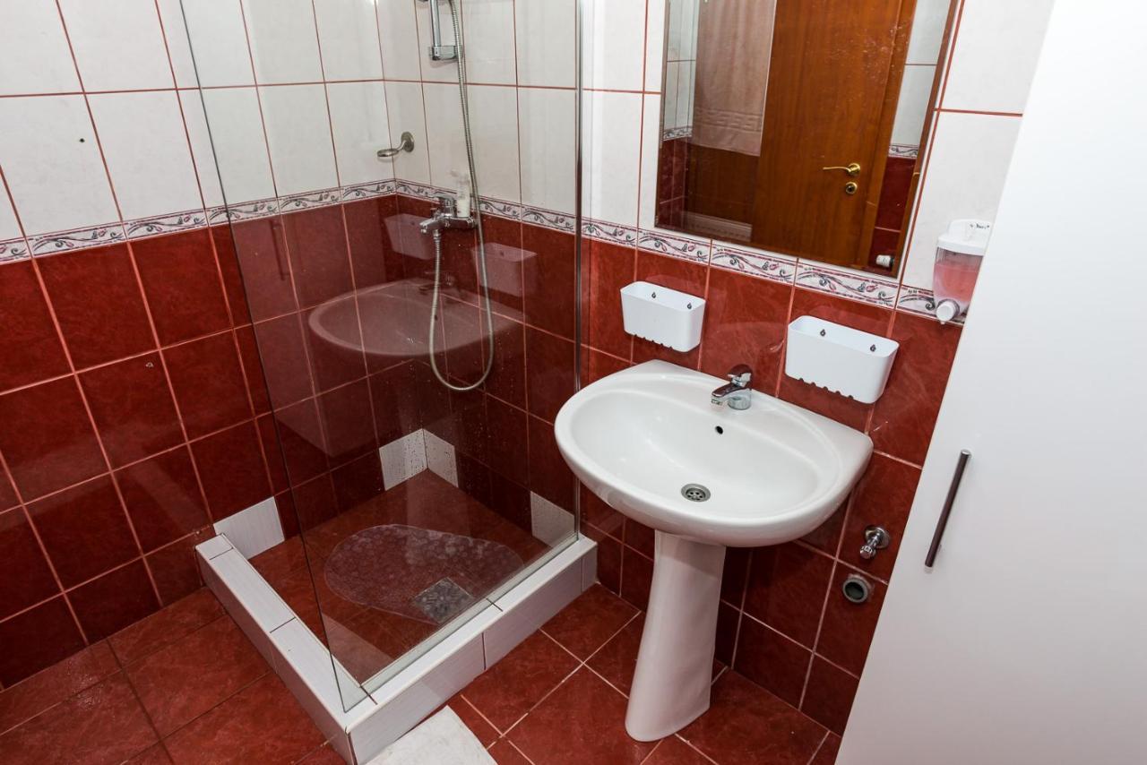 Отель Casa Luca Moldova Noua Экстерьер фото