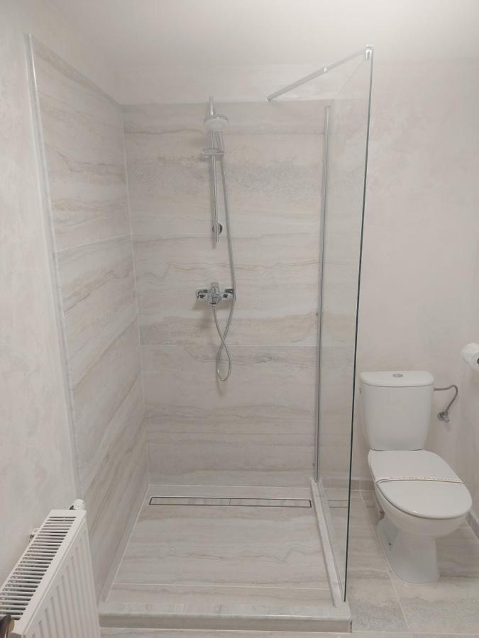 Отель Casa Luca Moldova Noua Экстерьер фото