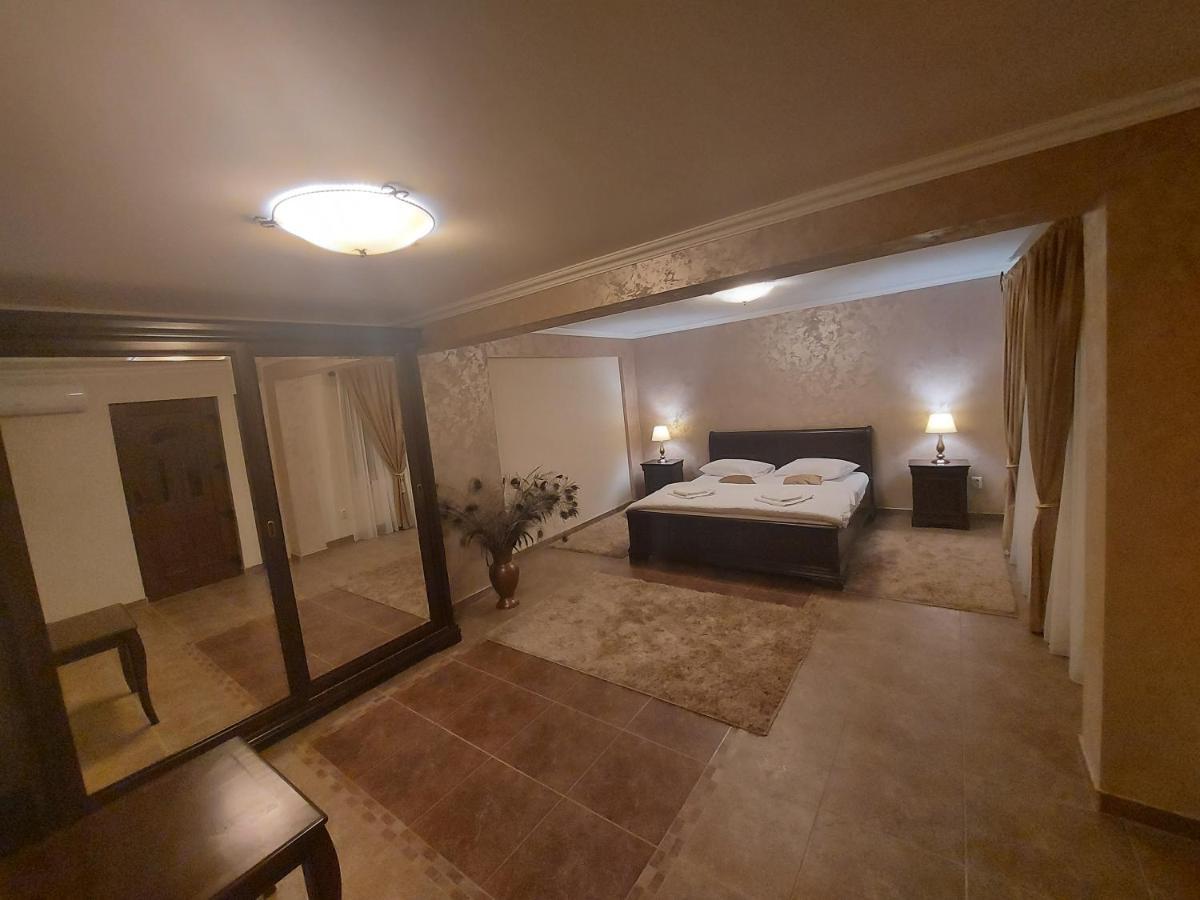 Отель Casa Luca Moldova Noua Экстерьер фото