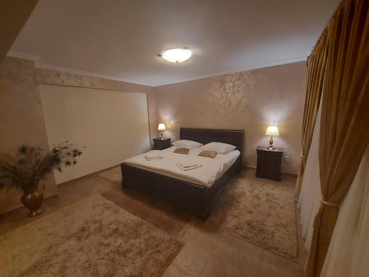 Отель Casa Luca Moldova Noua Экстерьер фото