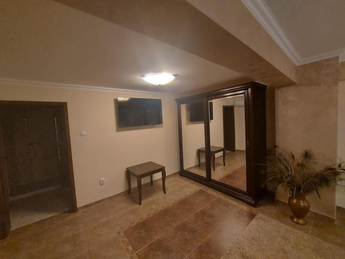 Отель Casa Luca Moldova Noua Экстерьер фото