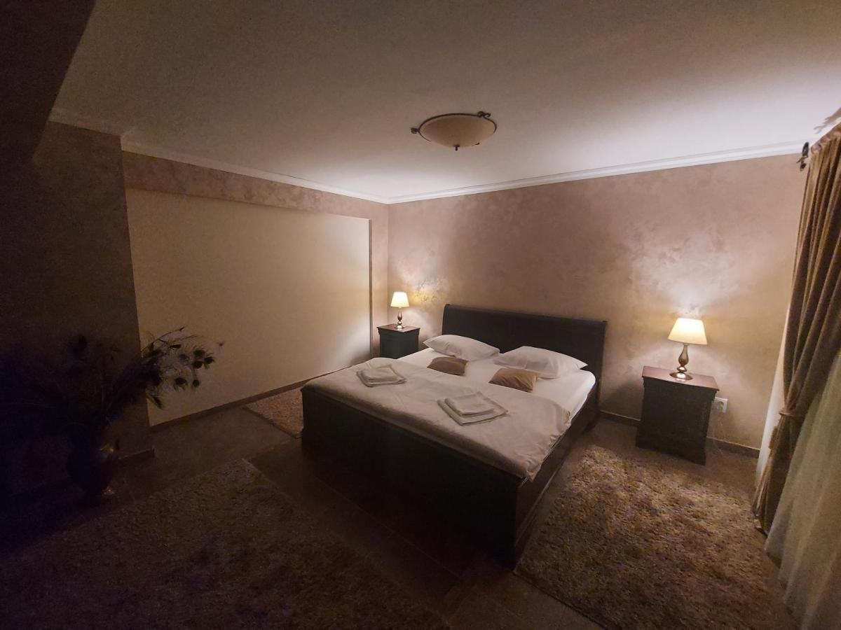 Отель Casa Luca Moldova Noua Экстерьер фото